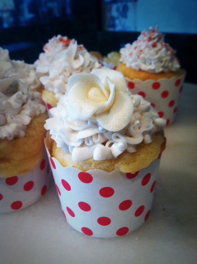 Vanilla bean cupcakes with Italian almond/vanilla buttercream